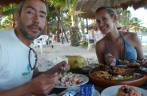 Com a Val, almoçando em Akumal, entre Tulum e Playa del Carmen, no Yucatán, no sul do México